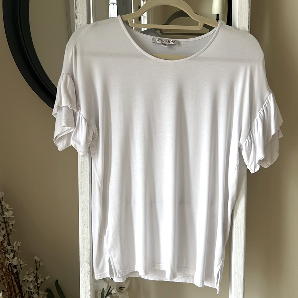 Joy Joy White Ruffle  Short Sleeve Tshirt.  Size XS